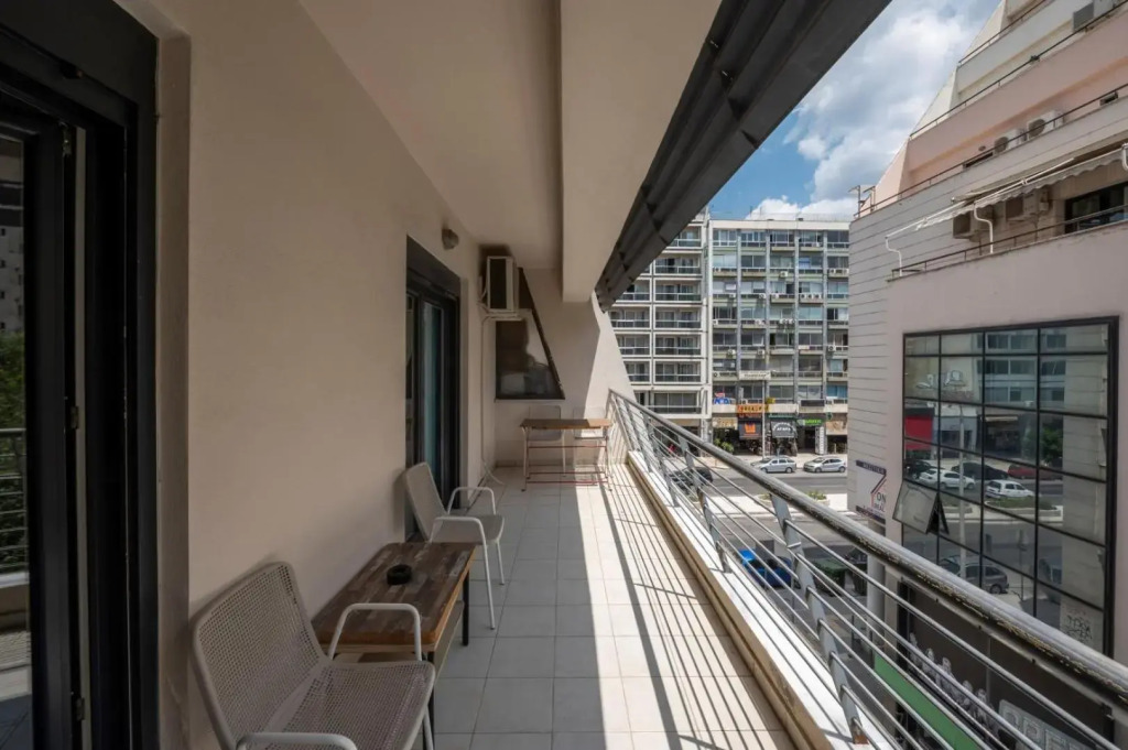 Kosmos Service Apartment City Center 2 With Parking