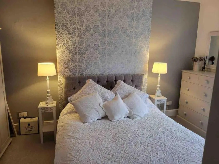Willesden, Flat1 Lovely Spacious 1 Bedroom Flat, heart of Llandudno