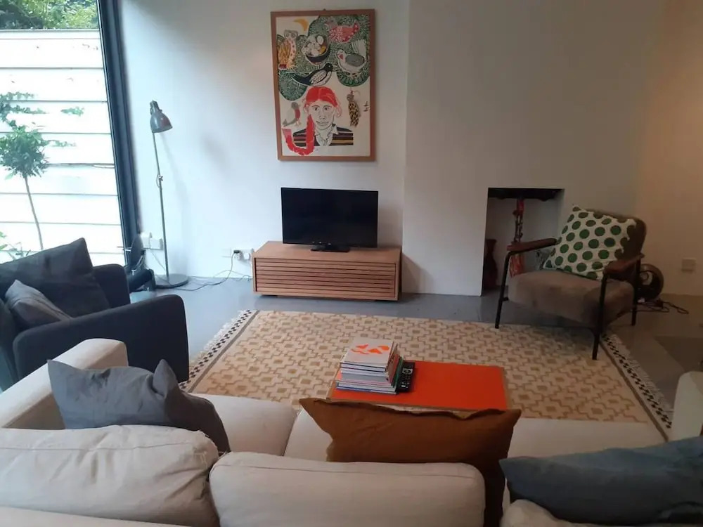3 bed Apartment With Garden in Zone one se1