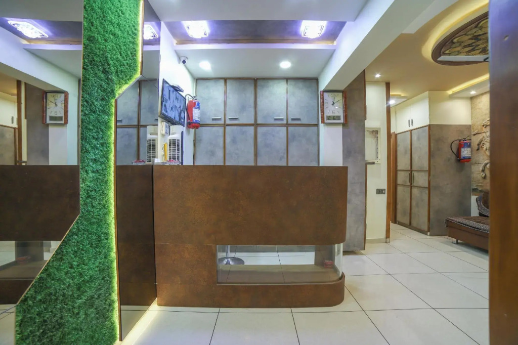 OYO 66877 Hotel VM Palace