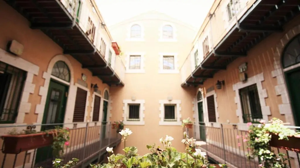 The Market Courtyard - Suites Hotel
