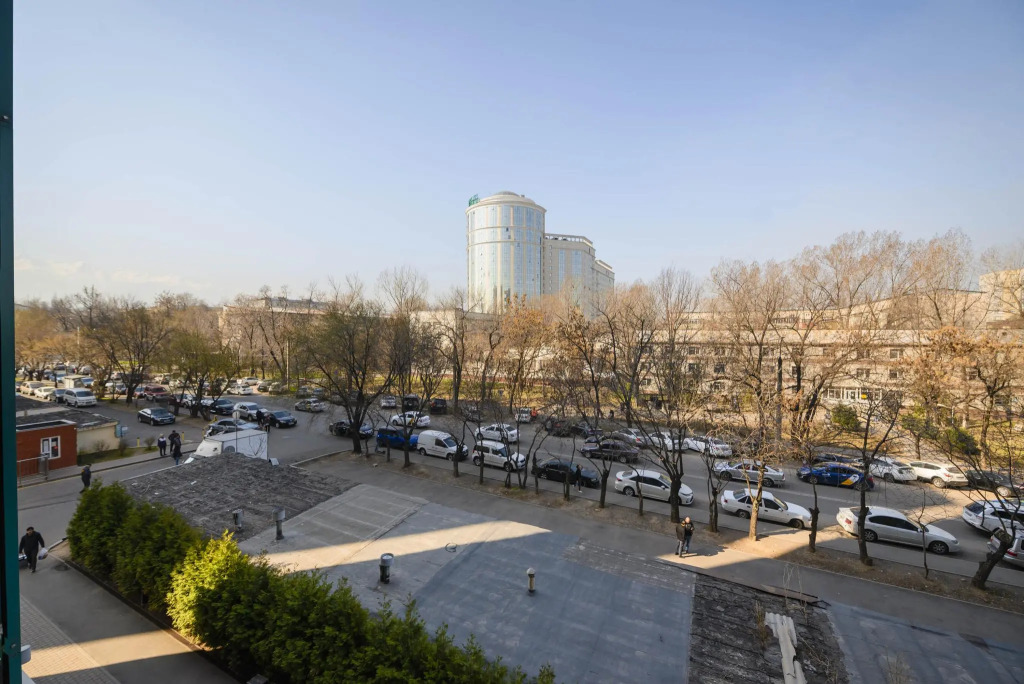 Almaty Apartments (Алматы Апартментс) на улице Манаса 22/2 блок 7