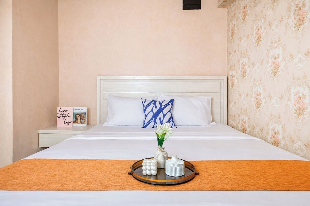Neat 2Br For 3 Pax At Bassura City Apartment