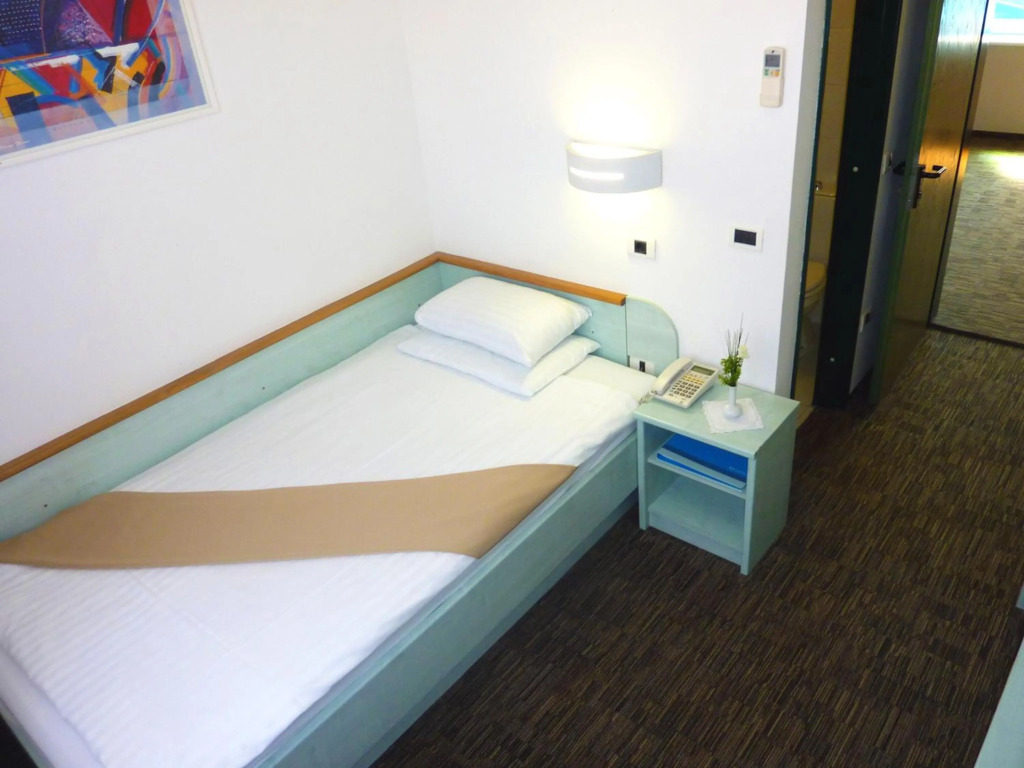 Lipa, Hotel & Bistro