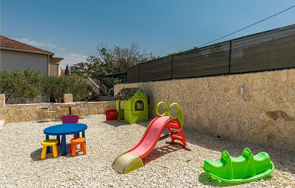 Nice Home in Okrug Gornji With 5 Bedrooms, Wifi and Outdoor Swimming Pool