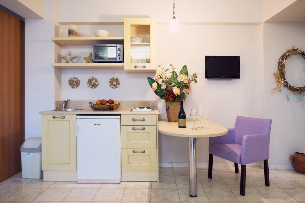 Golden Bay Apartments-Garden Haven