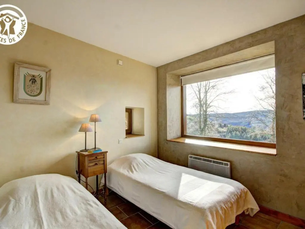 Gîte confortable avec vue imprenable près de Saint-Étienne - FR-1-496-38