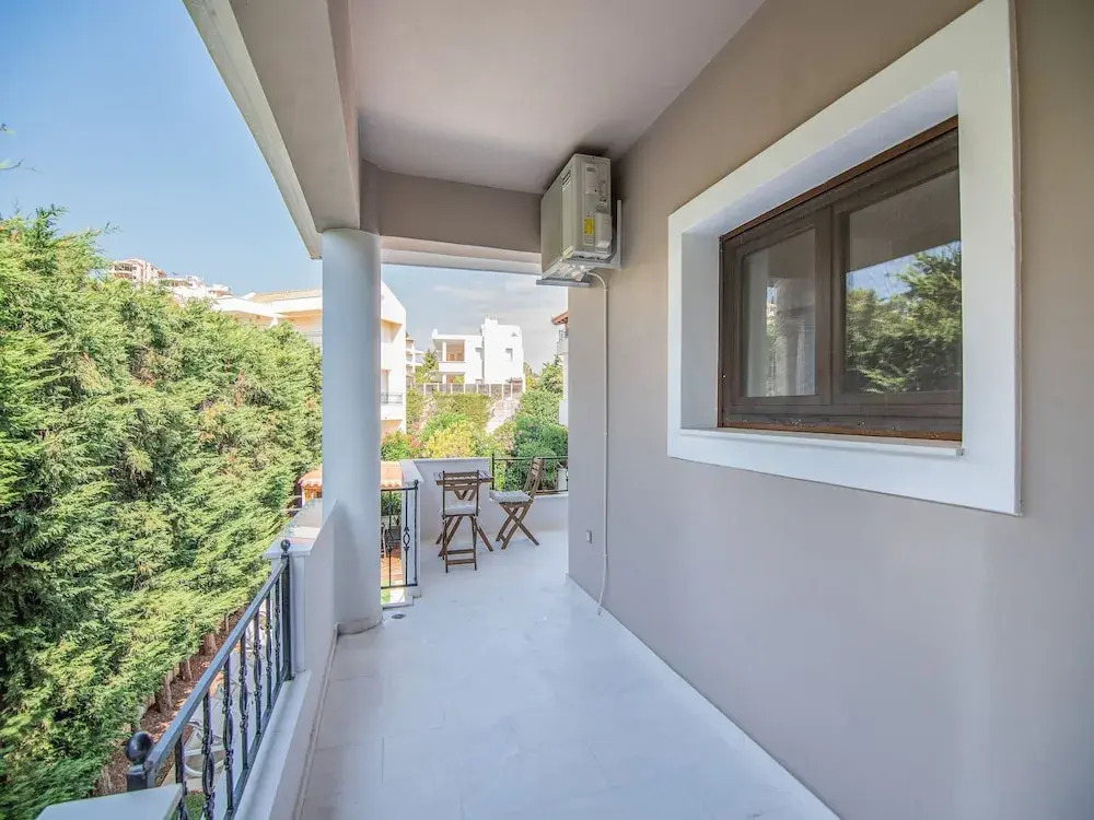 Inviting Villa in Anavissos With Communal Pool
