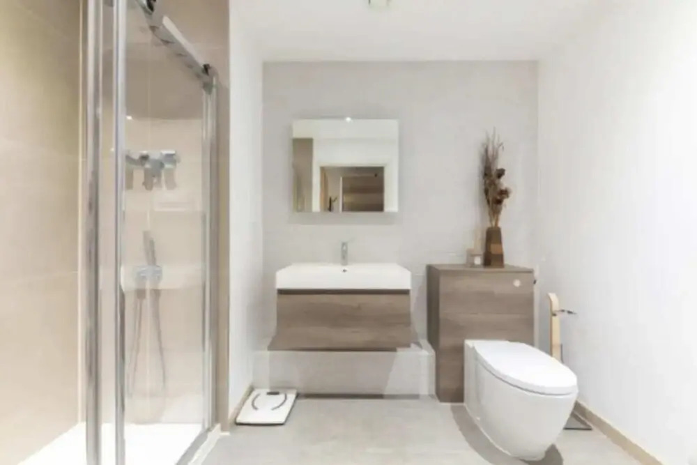 Modern 1 Bedroom Apartment With Balcony in Earlsfield