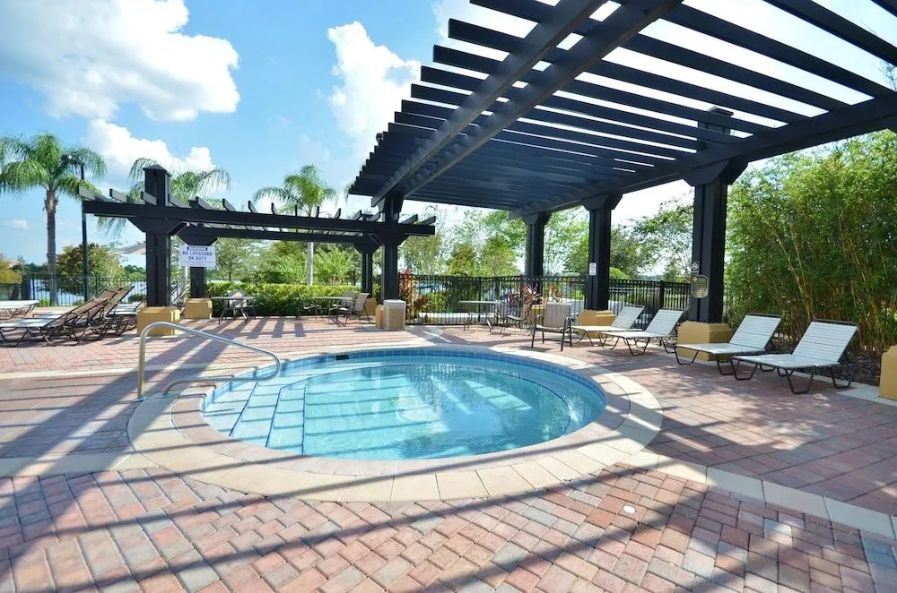Casa Nova Deluxe Townhome 3 Bedroom Townhouse by RedAwning