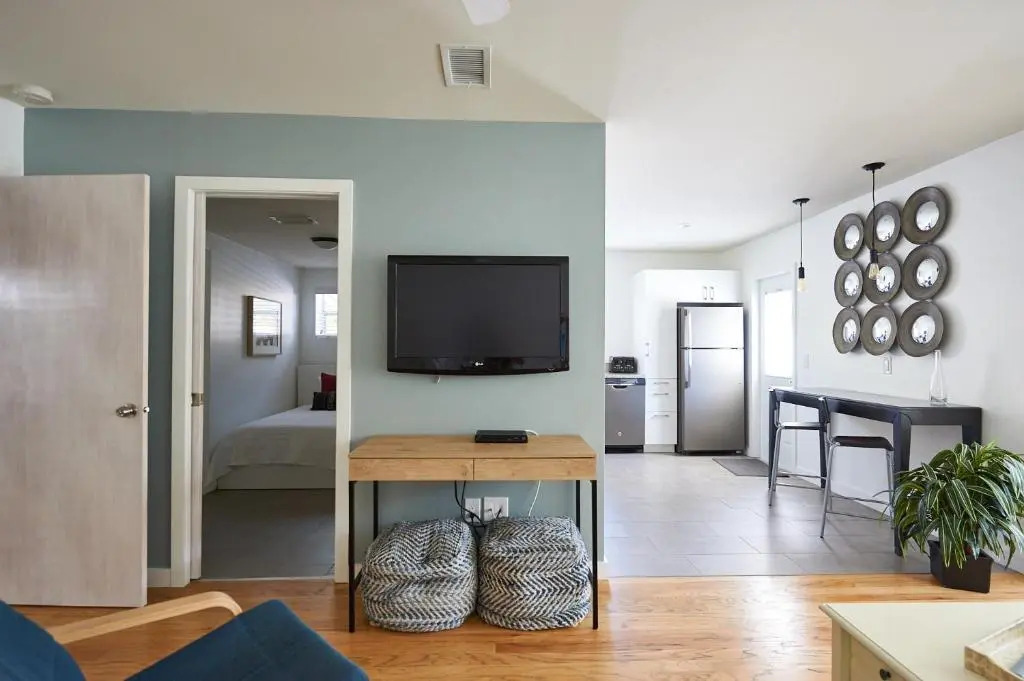 3 bedrooms apartment step from the beach