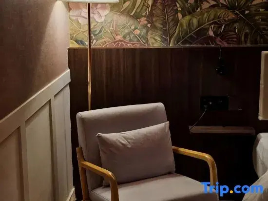 The Palm Suite at Lava Mansion