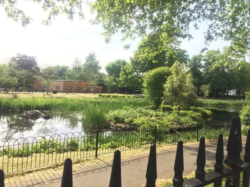 Amazing Riverside Boheme Home in SW London!