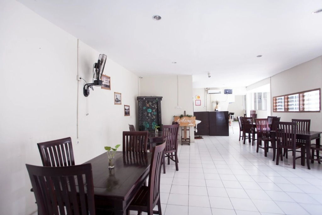 RedDoorz Plus near Galaxy Mall