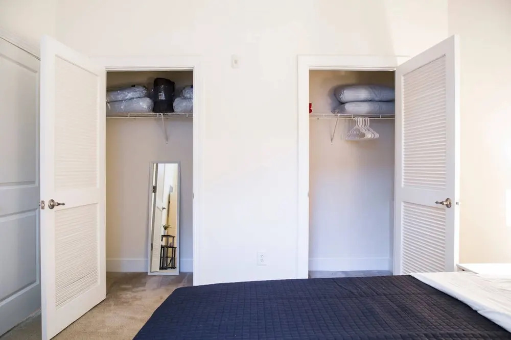 Fun 1 BR Apt In Popular NODA