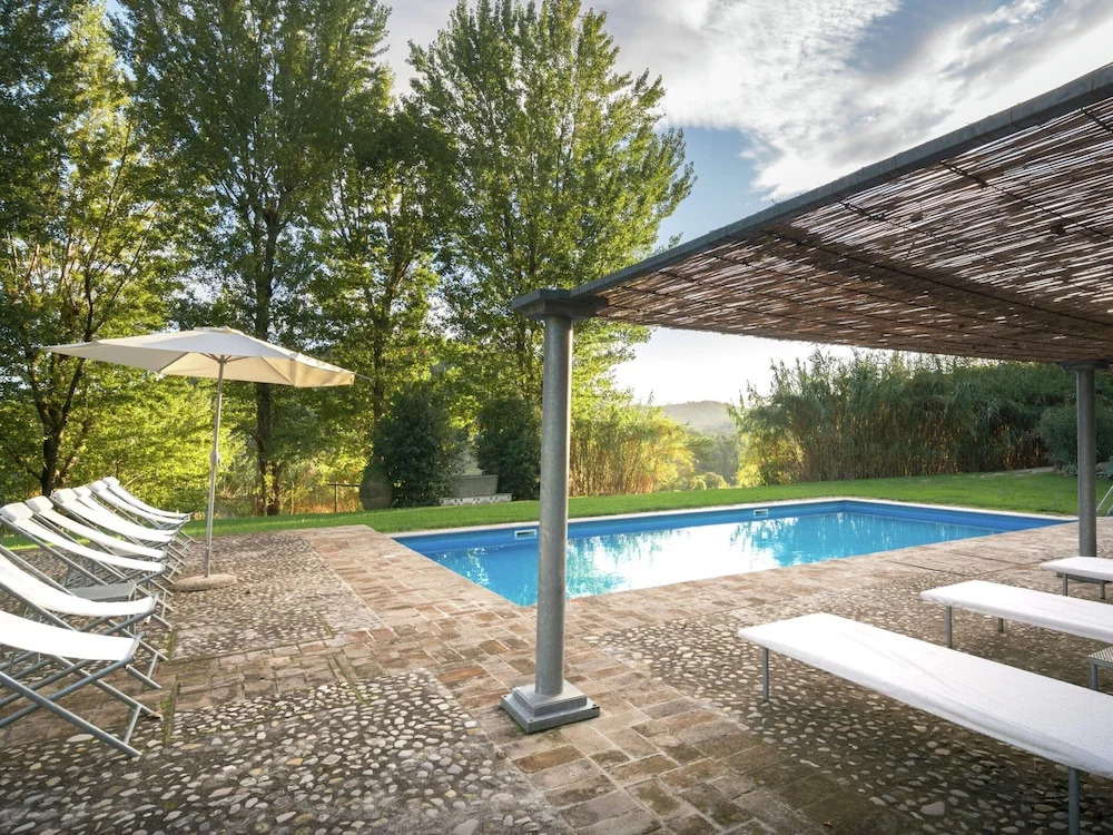 Villa in Sermugnano With Pool & Garden