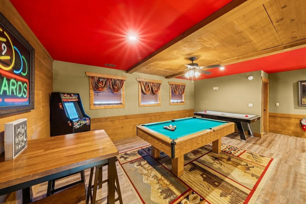Splash Mansion - Four Bedroom Chalet
