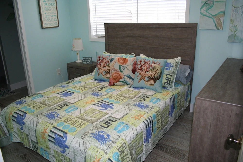 Hibiscus Hideaway - Beautiful 2 Bedroom Home- Private Pool