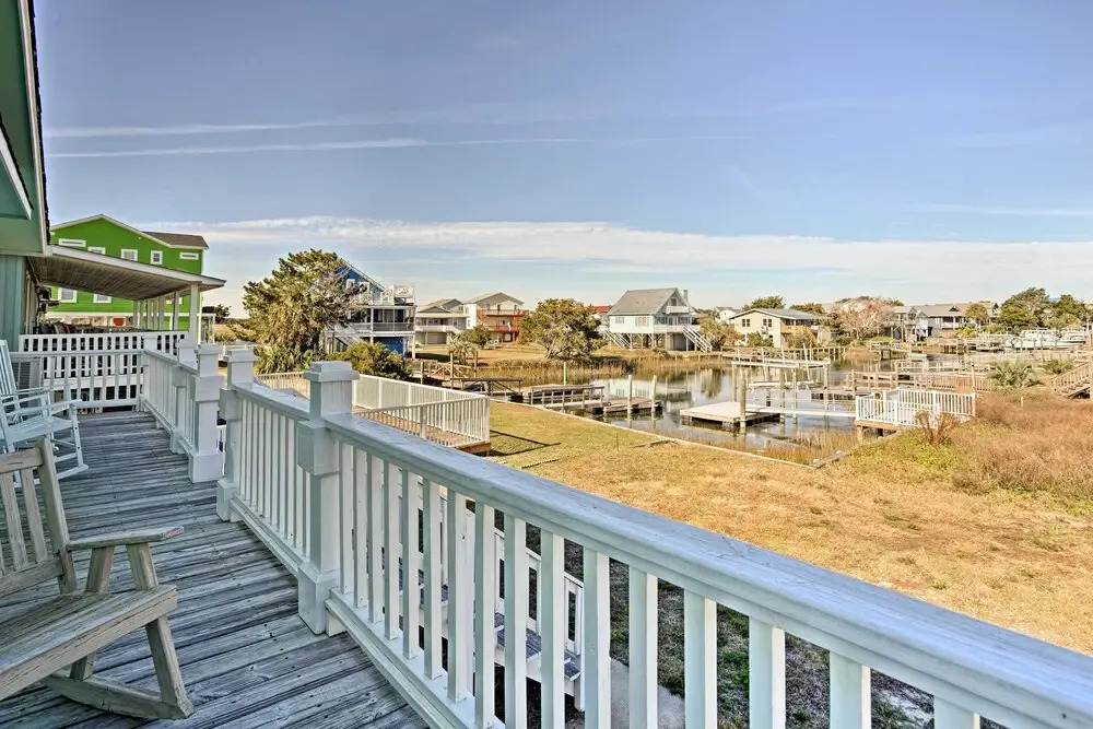 Steps to Shore! Group Retreat in Holden Beach