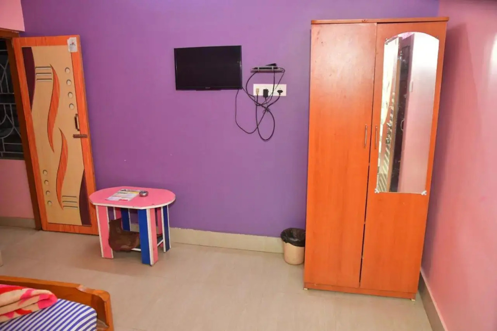 Costarica Guest House by OYO Rooms
