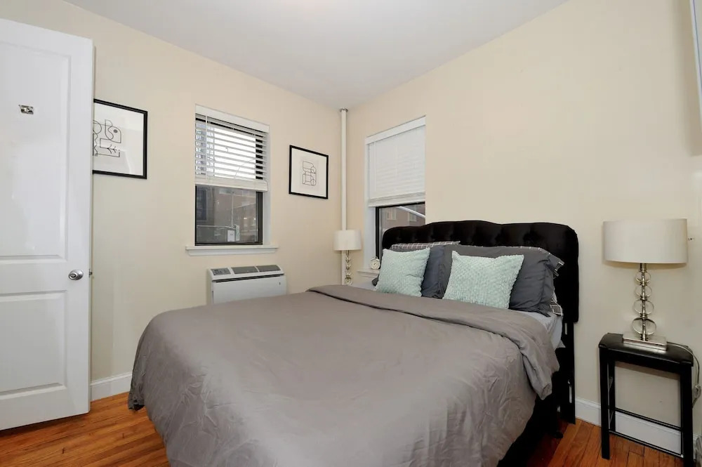 Comfy 1 Bed 1 Bath Apartment in NYC