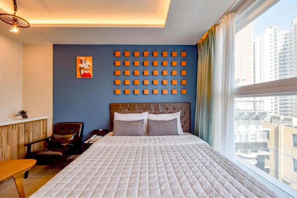 The SWEET Hotel