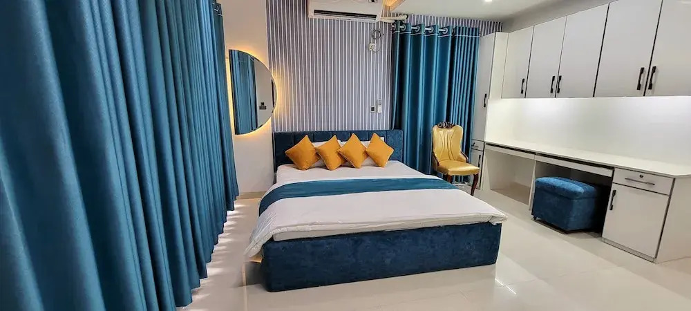 Luxurious 3-bhk Highly Secured & Close to Airport