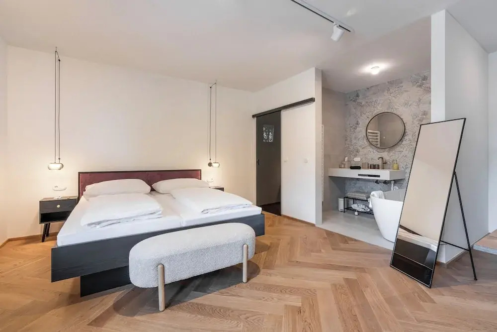 SISTERS Haus Hotel Garni