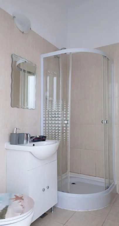 Iezer Residence