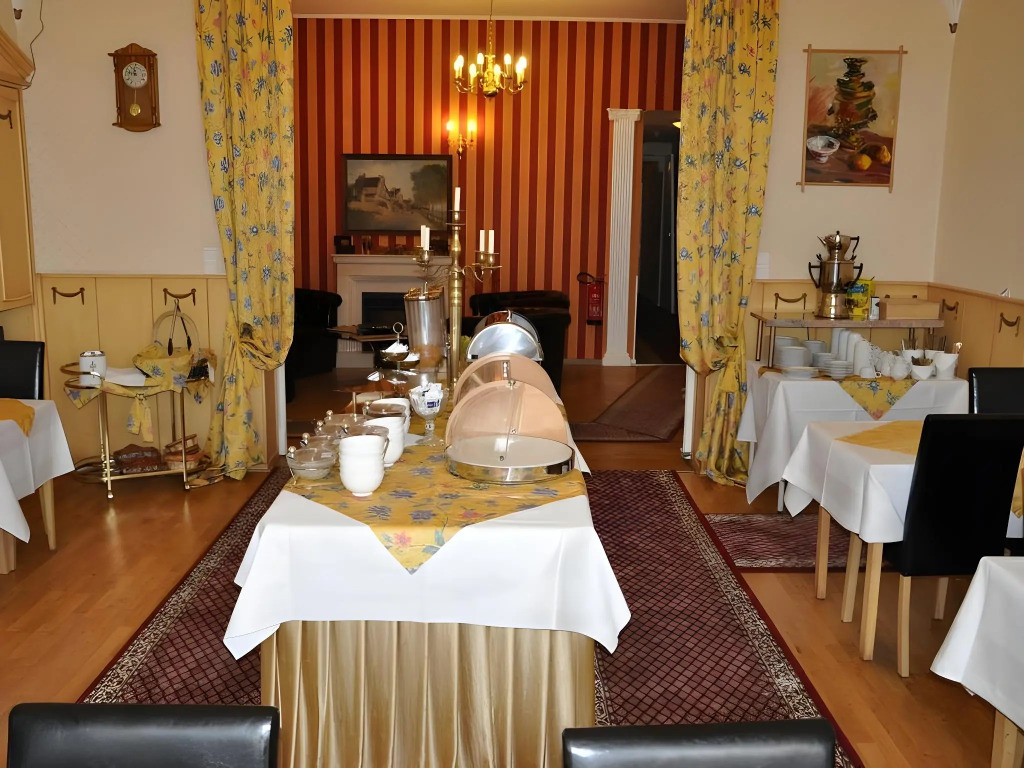 Hotel Pension Savoy