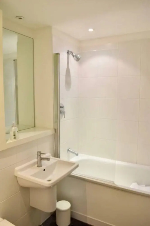Modern 1 Bedroom Flat in Canary Wharf