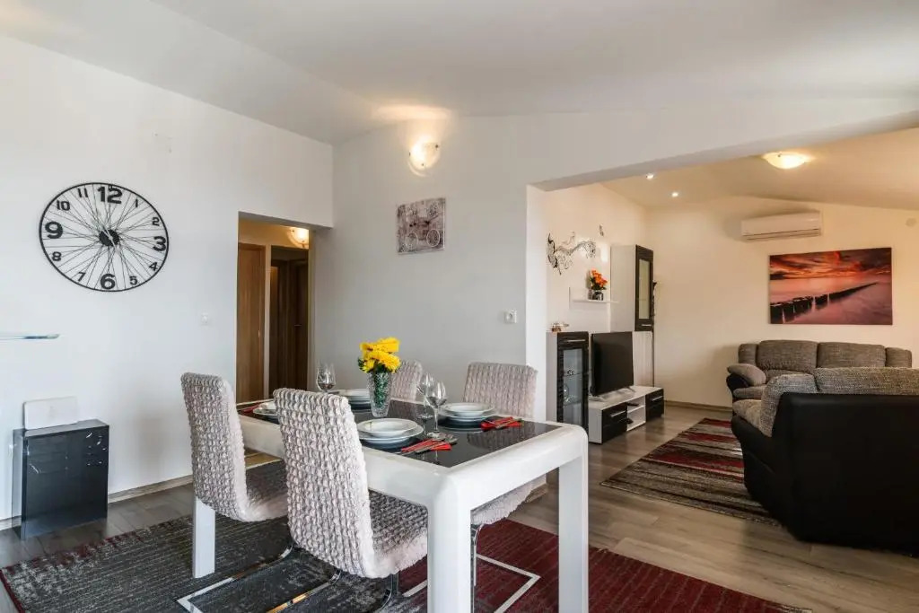 La Bodega Apartments