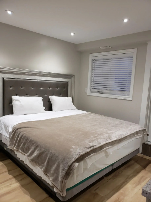 Toronto Rooms and Suites