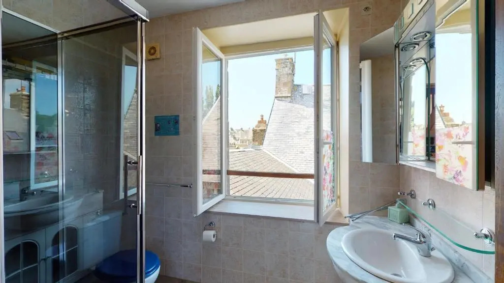 La Villa et Cours du Paradis gîte 4 étoiles, Billard BabyFoot, société La Clef Decamp