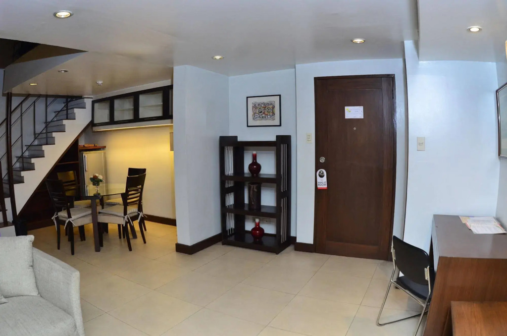 Hotel 878