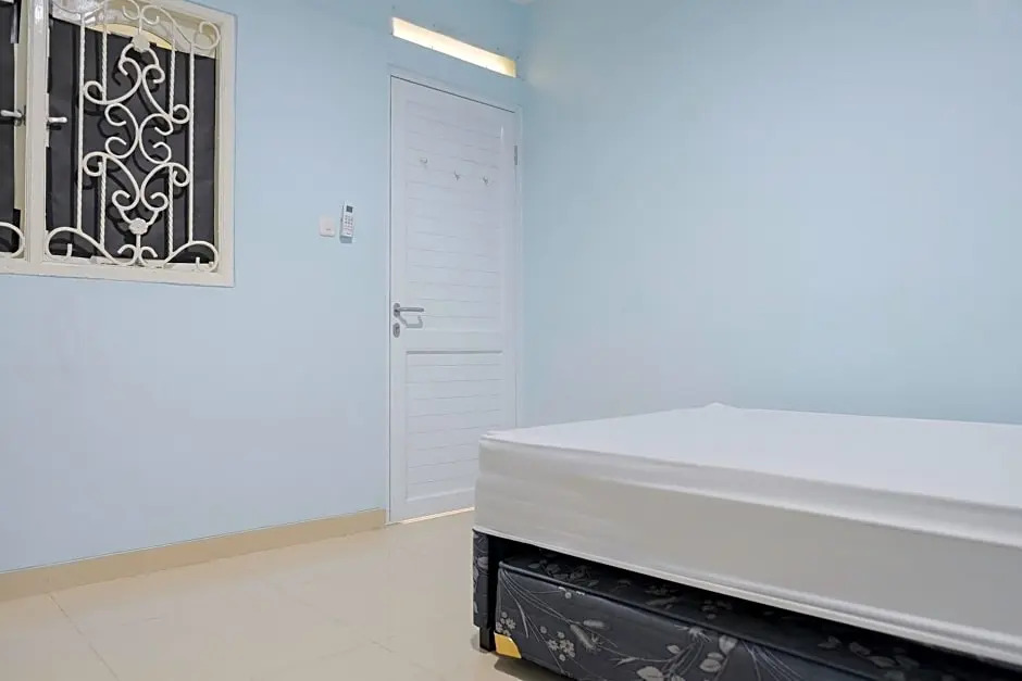 KoolKost Syariah near Green Pramuka Square Mall - Minimal Stay 6 Nights