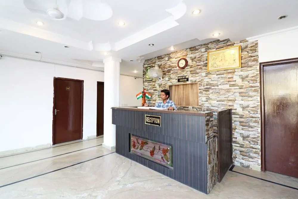OYO 6706 Hotel New Sunder Residency