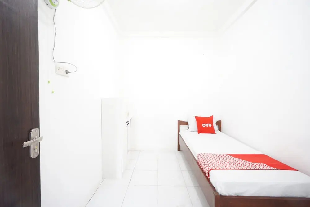 Homestay & Cafe Blessings Near Station Center Town RedPartner