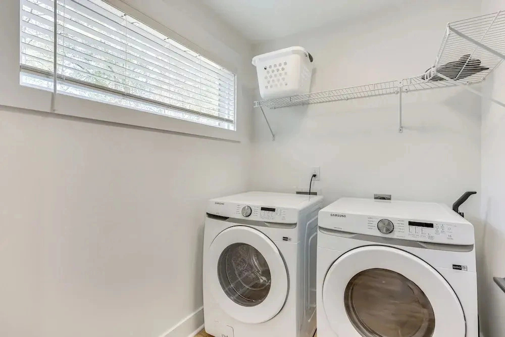 2 Mi to Historic Dtwn Wilmington: Luxe 3BR Home