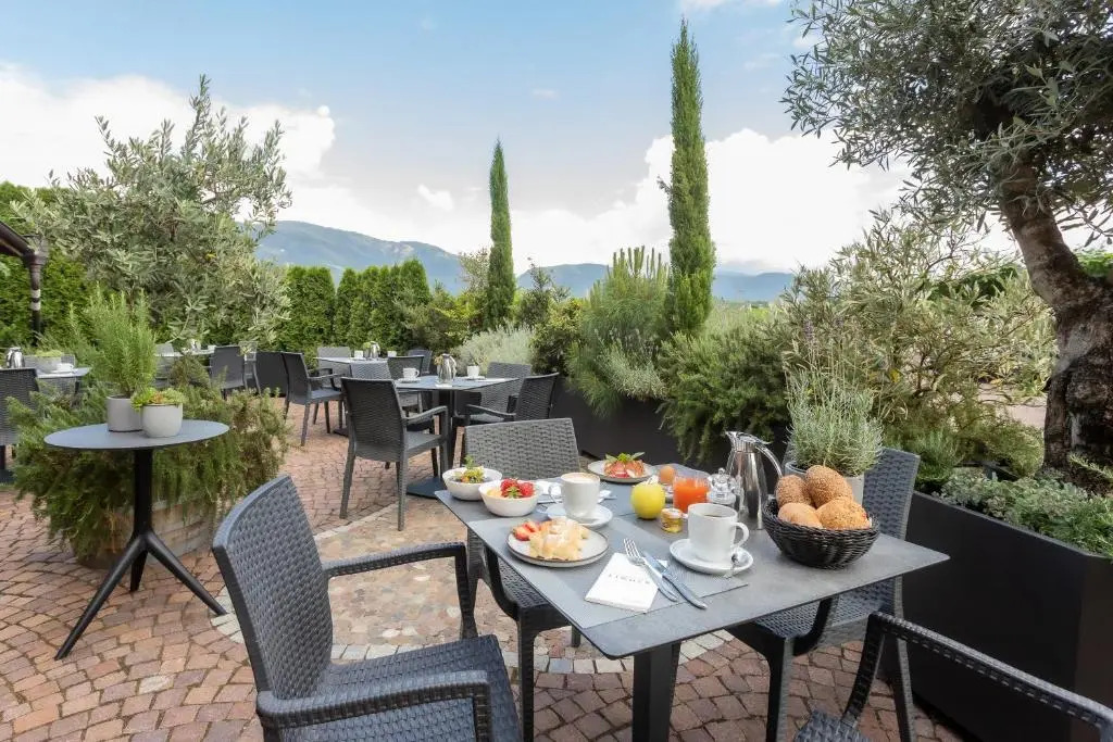 Lingers Suites & Residence
