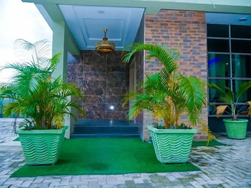 E- Exclusive Hotel