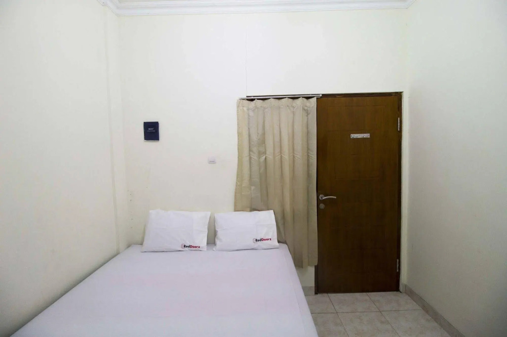 RedDoorz near Pulogadung