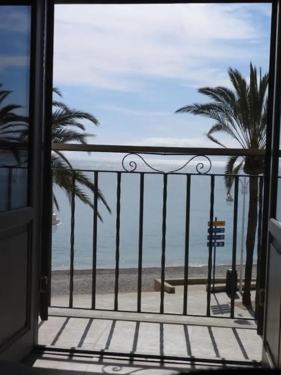 The Beach House Studios & Suites
