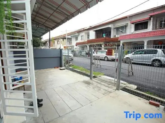 RetroHOUSE CoCo Near JONKER & AFAMOSA by Myplace