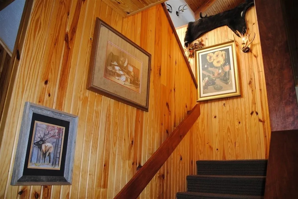 Comstock Premier Lodge LLC