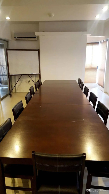 M Suites Hotel