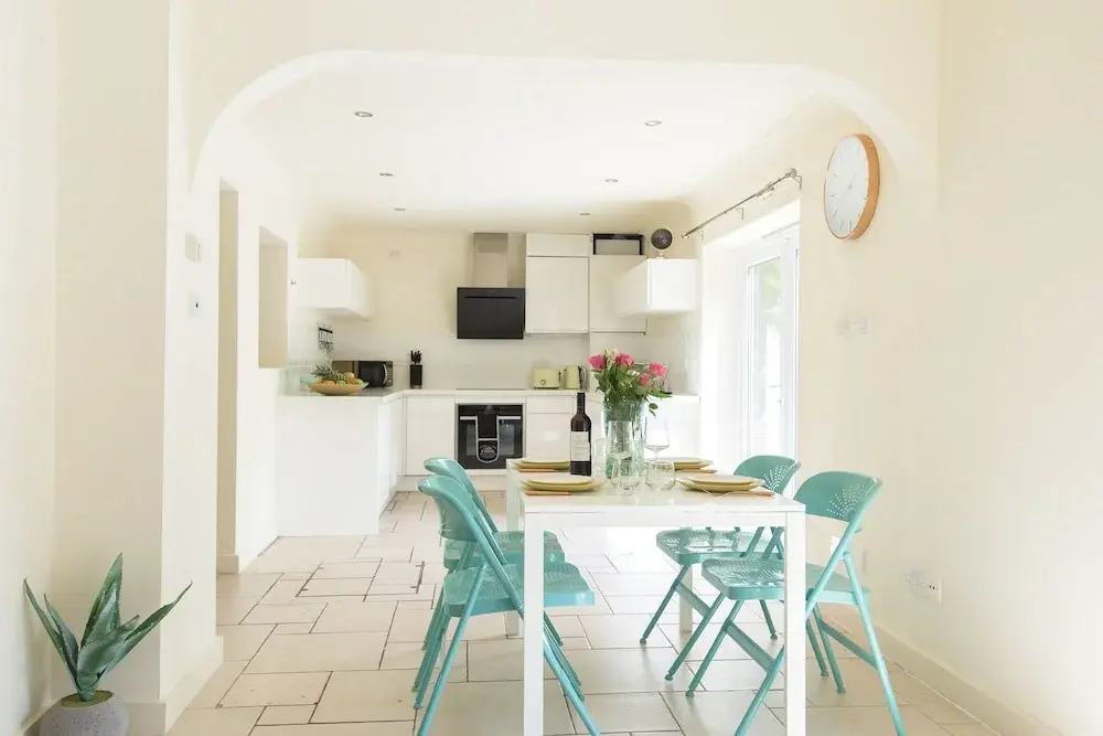 Platinum Apartment Mornington Crescent 9986