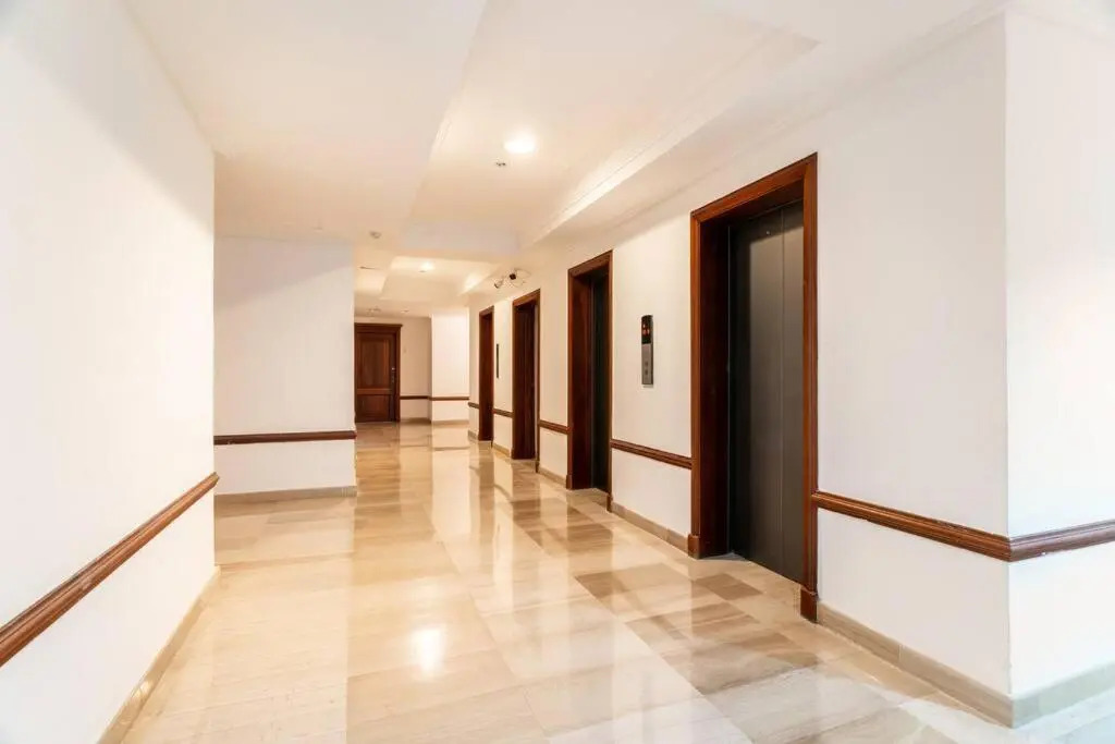 Luxurious 2BDR condo located in Prestigious Tower.