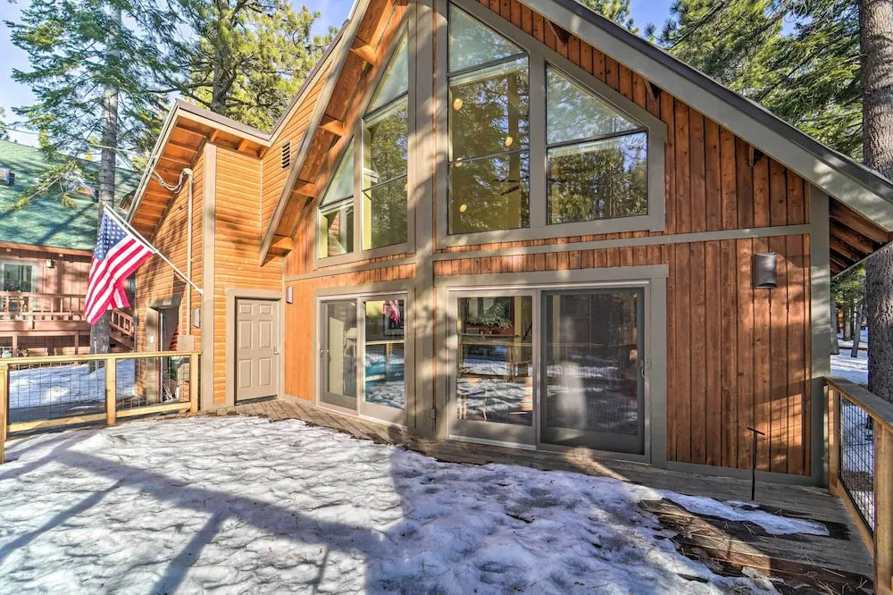 4 Mi to Dtwn Truckee: Tahoe Donner Home w/ Hot Tub