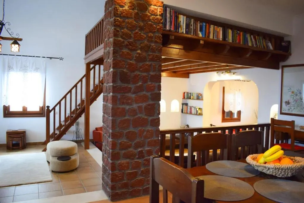 Sunshine house for 9, cozy set up,verandas, sea view.